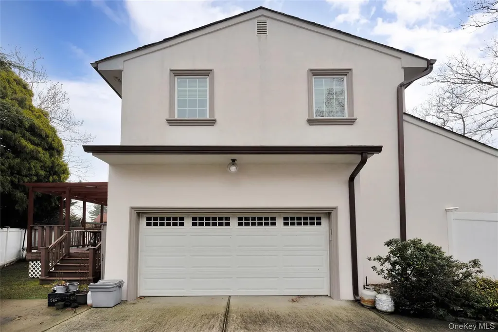 1013 South End Woodmere NY 11598
