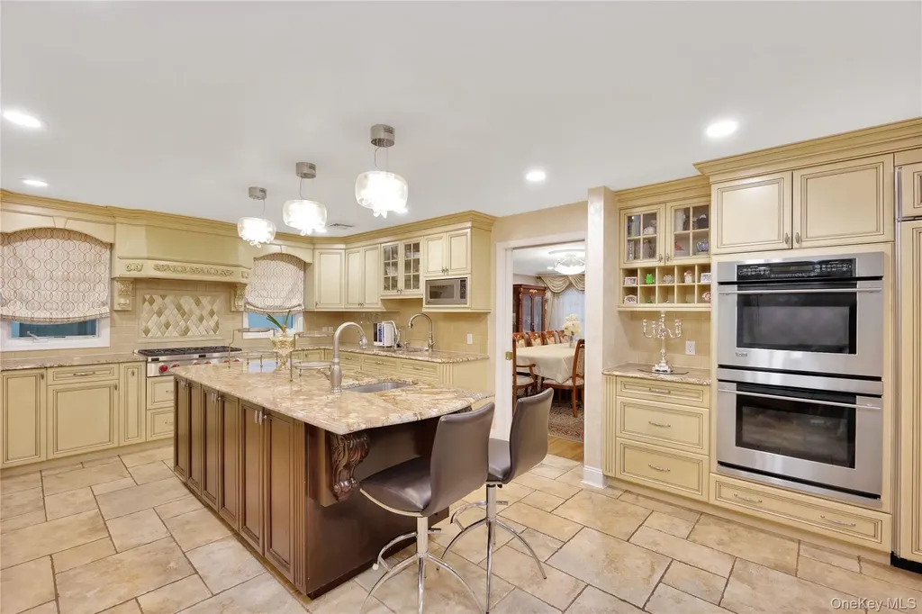 1013 South End Woodmere NY 11598