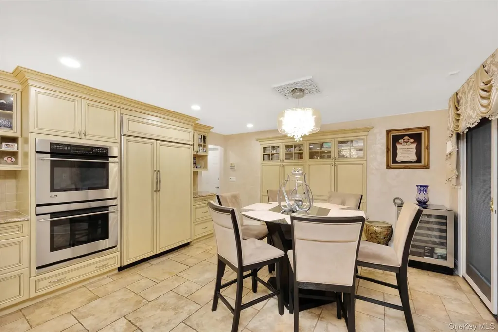 1013 South End Woodmere NY 11598