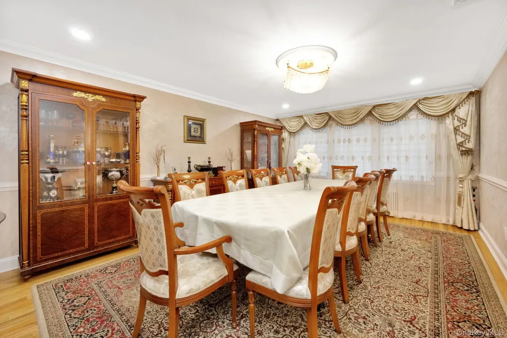 1013 South End Woodmere NY 11598