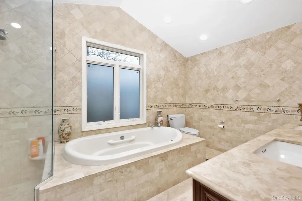 1013 South End Woodmere NY 11598