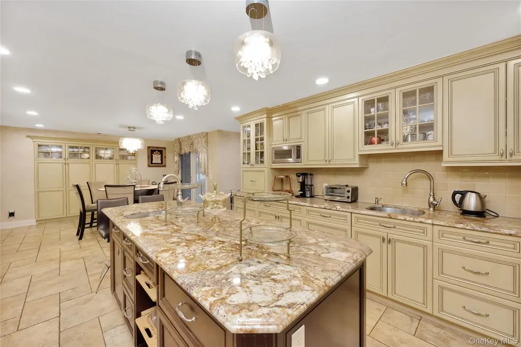 1013 South End Woodmere NY 11598