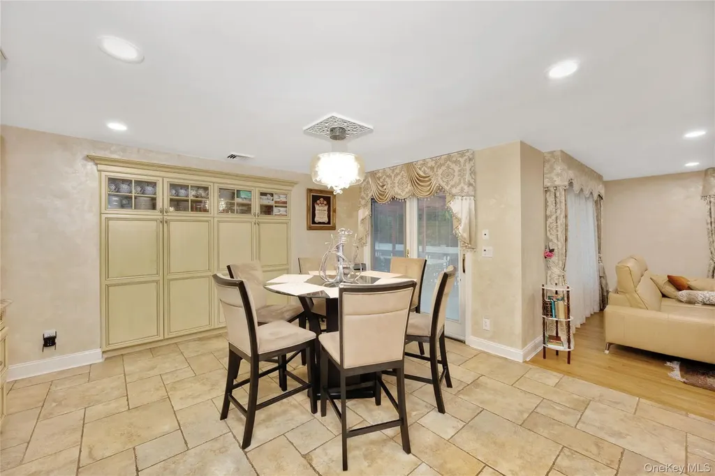 1013 South End Woodmere NY 11598