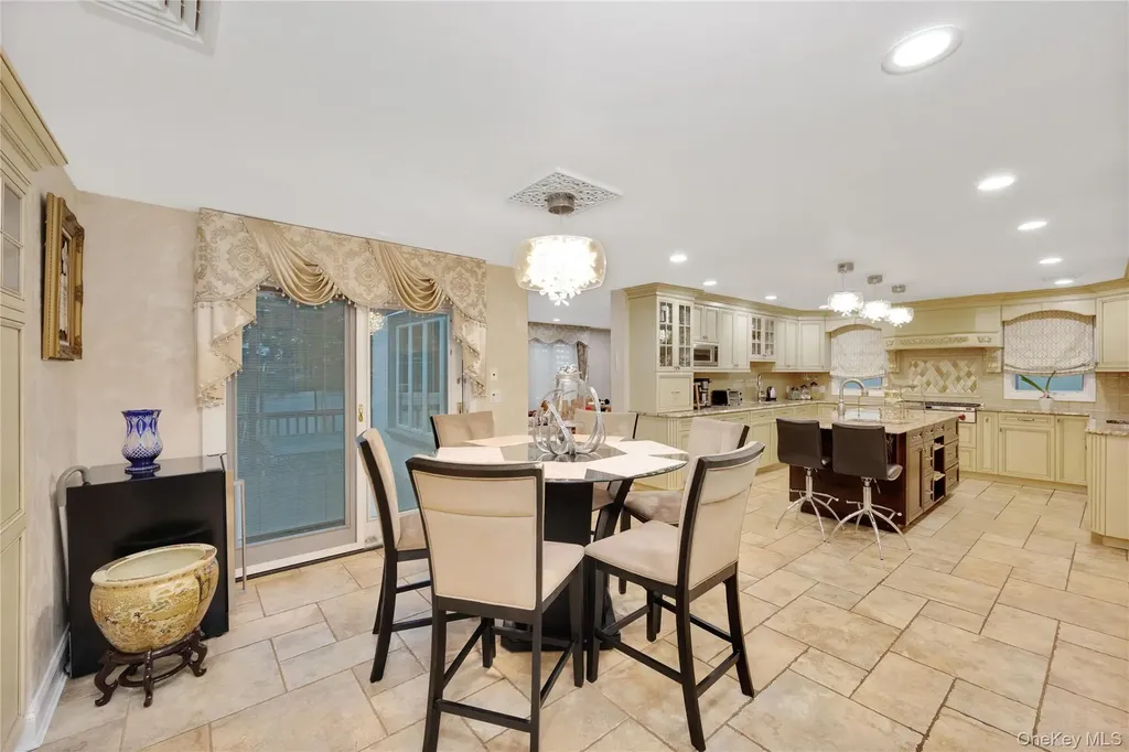 1013 South End Woodmere NY 11598