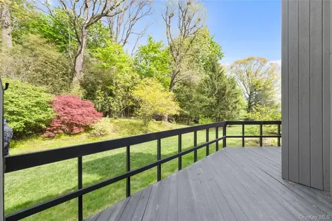 161 Stone Oaks Drive Hartsdale NY 10530