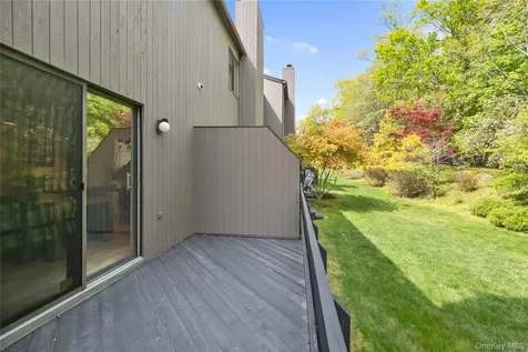 161 Stone Oaks Drive Hartsdale NY 10530