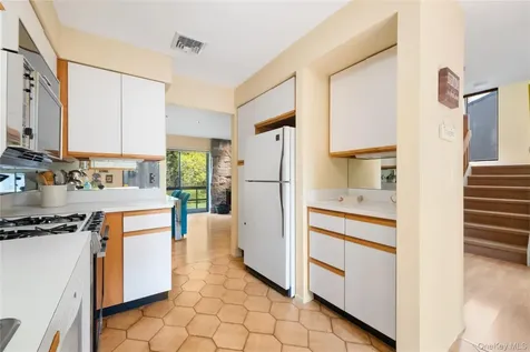161 Stone Oaks Drive Hartsdale NY 10530