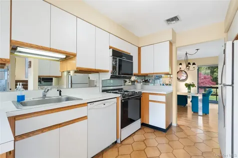 161 Stone Oaks Drive Hartsdale NY 10530
