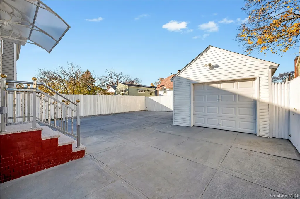 19223 116th Road Saint Albans NY 11412