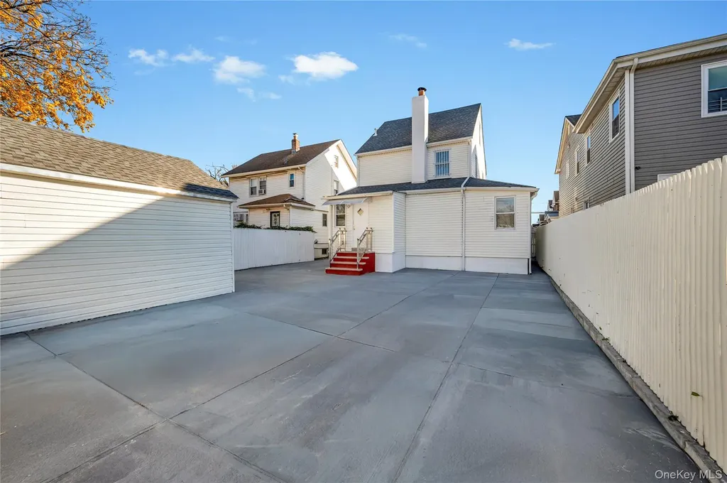 19223 116th Road Saint Albans NY 11412