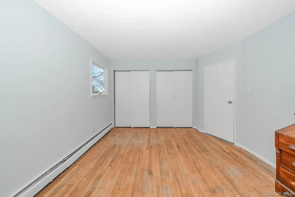 24 Brooktree Circle Lindenhurst NY 11757