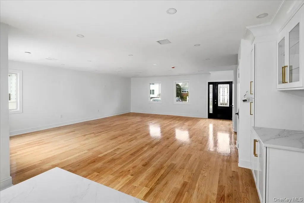 949 Midway Woodmere NY 11598