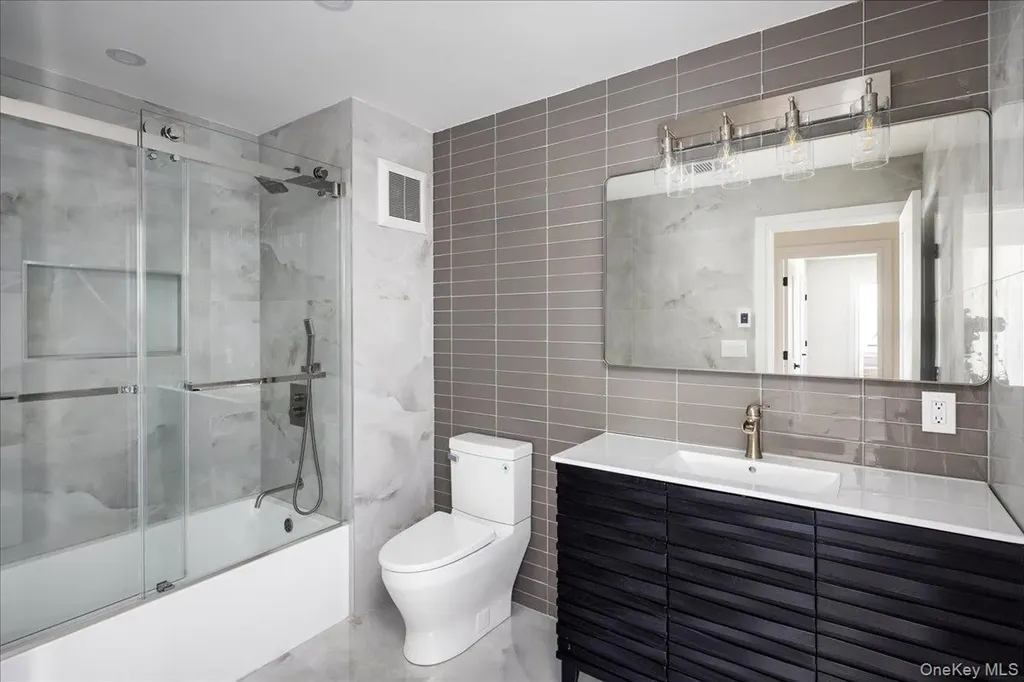 949 Midway Woodmere NY 11598