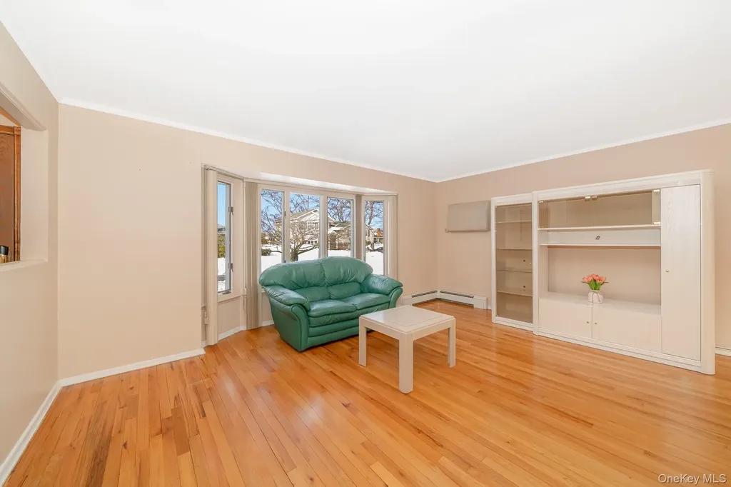 4 Nottinghill Drive Massapequa NY 11758