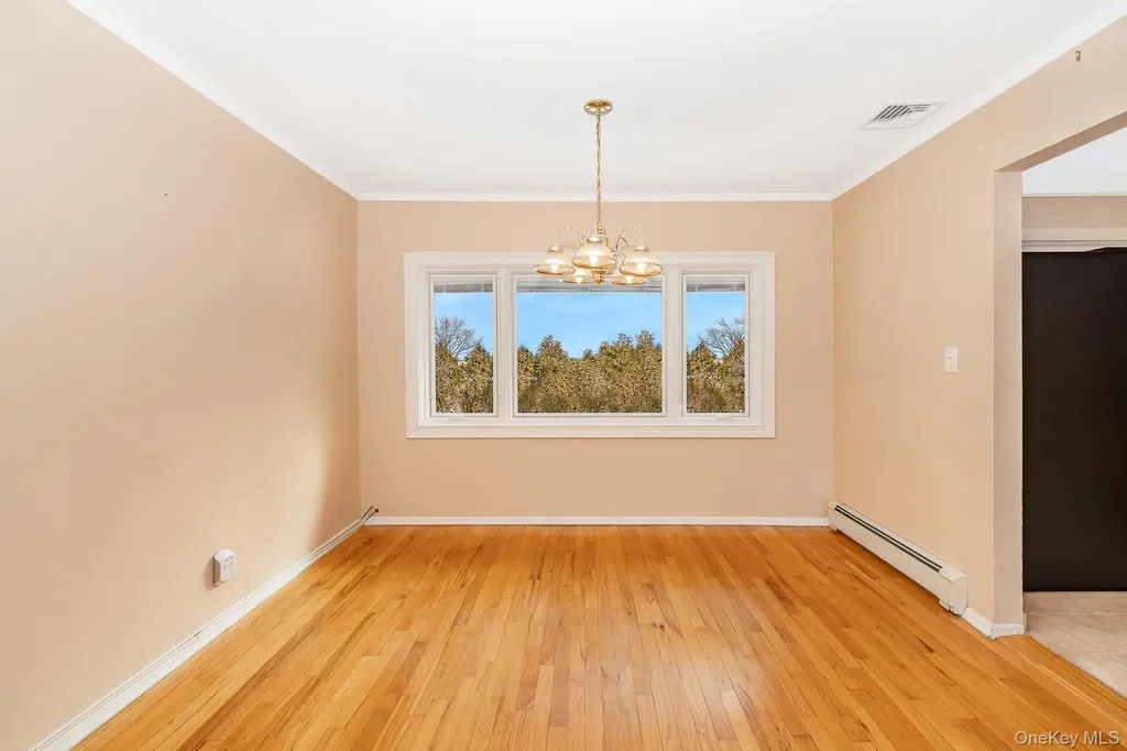 4 Nottinghill Drive Massapequa NY 11758
