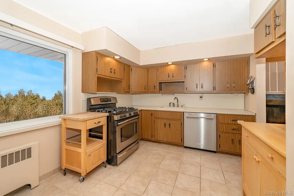 4 Nottinghill Drive Massapequa NY 11758