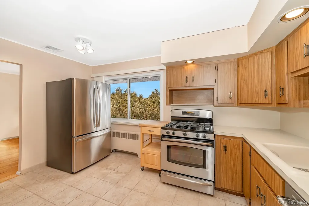 4 Nottinghill Drive Massapequa NY 11758