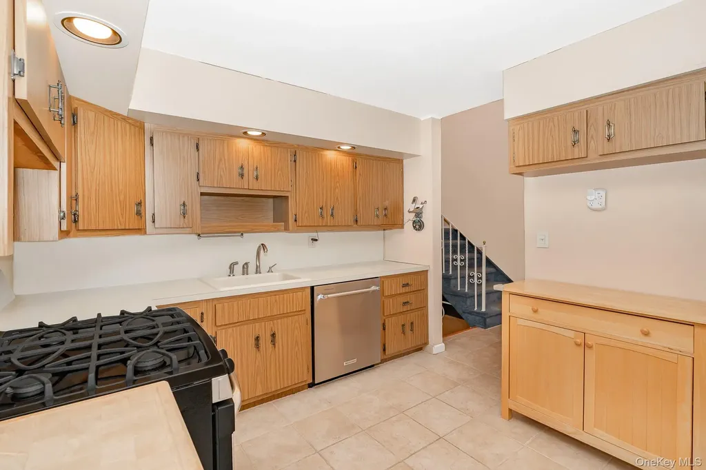 4 Nottinghill Drive Massapequa NY 11758