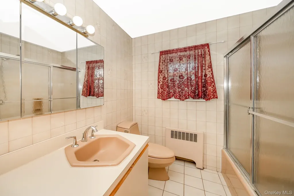 4 Nottinghill Drive Massapequa NY 11758