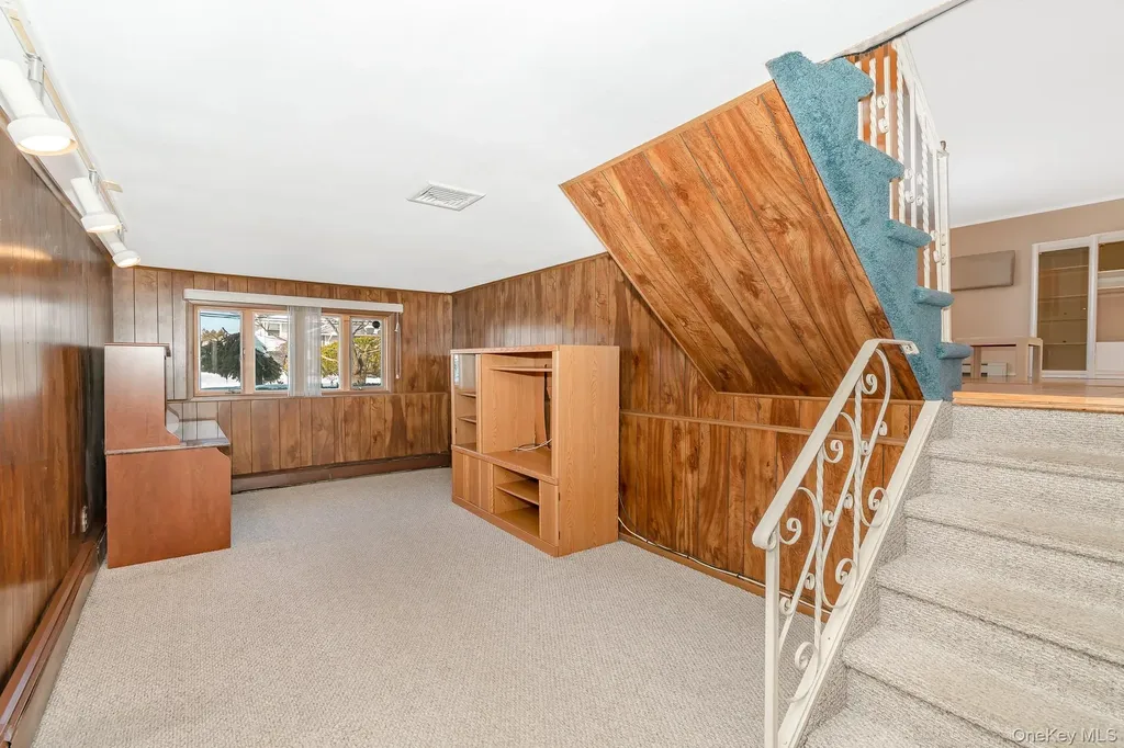 4 Nottinghill Drive Massapequa NY 11758