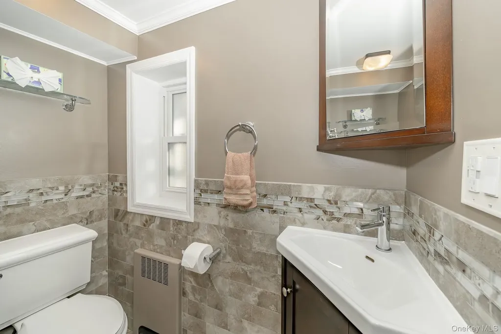 4 Nottinghill Drive Massapequa NY 11758