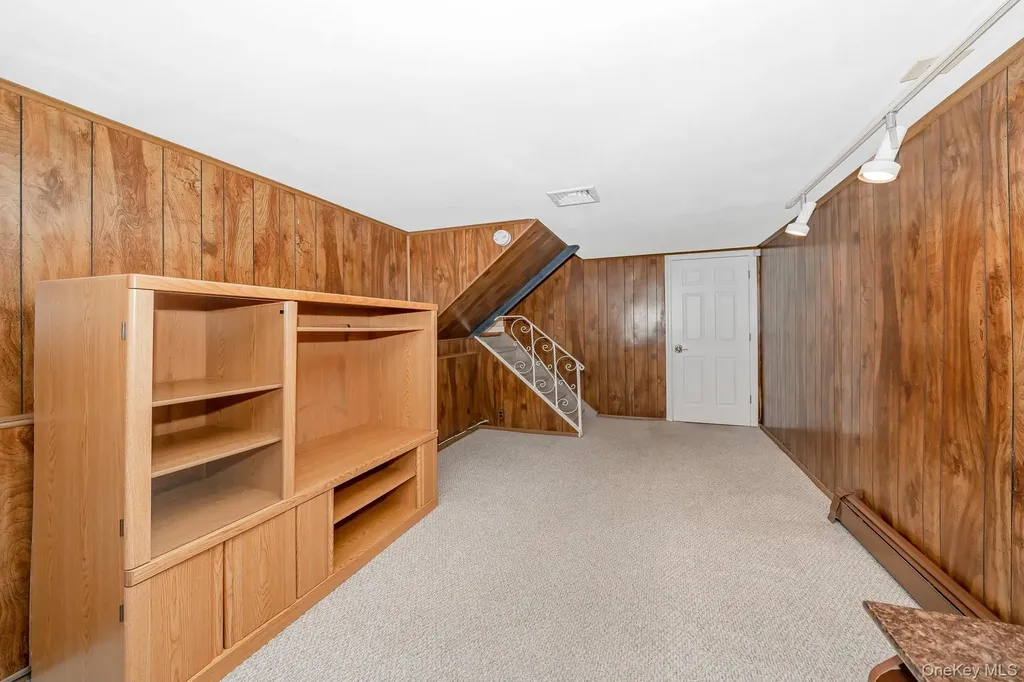 4 Nottinghill Drive Massapequa NY 11758