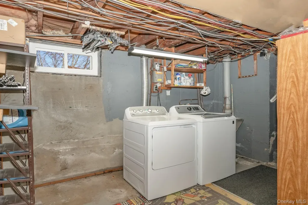 4 Nottinghill Drive Massapequa NY 11758