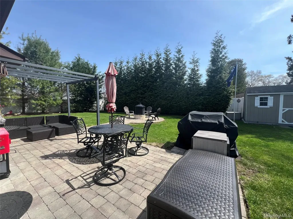 4 Nottinghill Drive Massapequa NY 11758