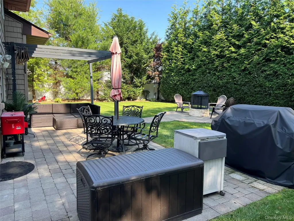 4 Nottinghill Drive Massapequa NY 11758