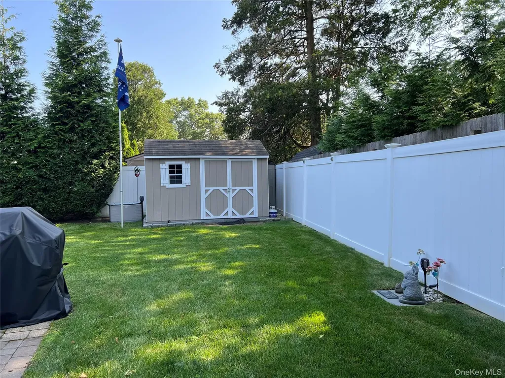 4 Nottinghill Drive Massapequa NY 11758
