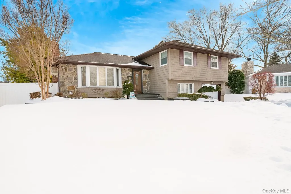 4 Nottinghill Drive Massapequa NY 11758