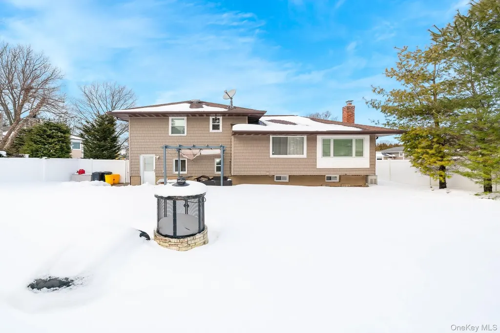 4 Nottinghill Drive Massapequa NY 11758