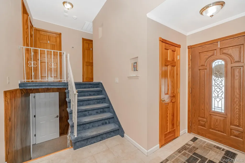 4 Nottinghill Drive Massapequa NY 11758