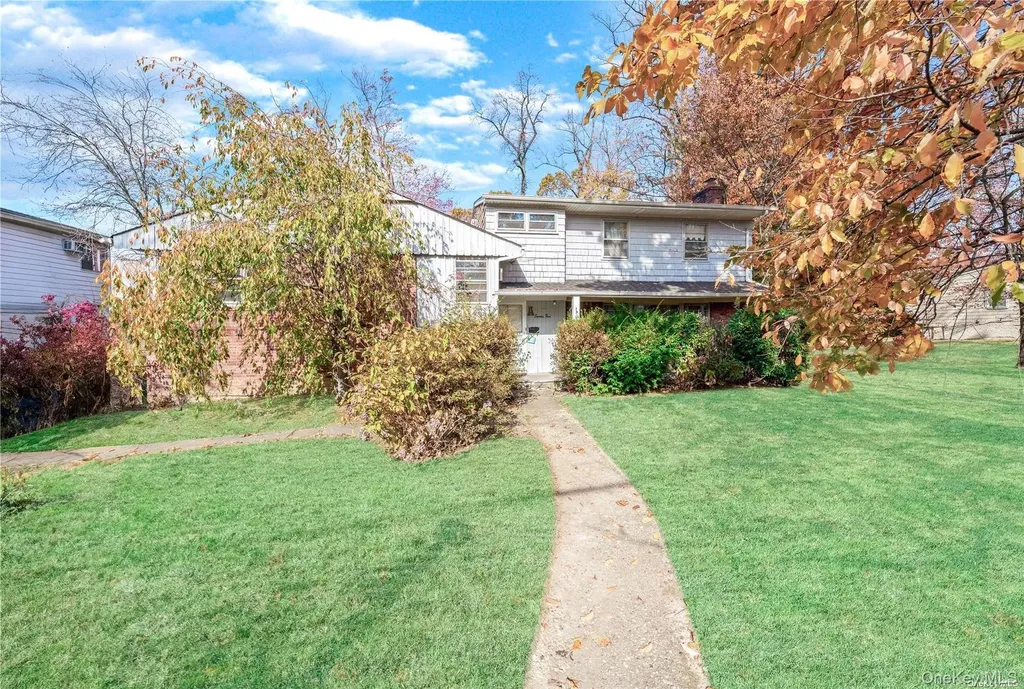 75 Hicks Lane Great Neck NY 11024