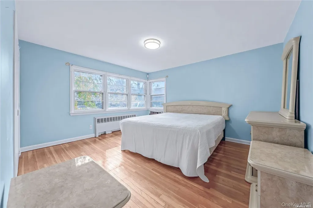 75 Hicks Lane Great Neck NY 11024
