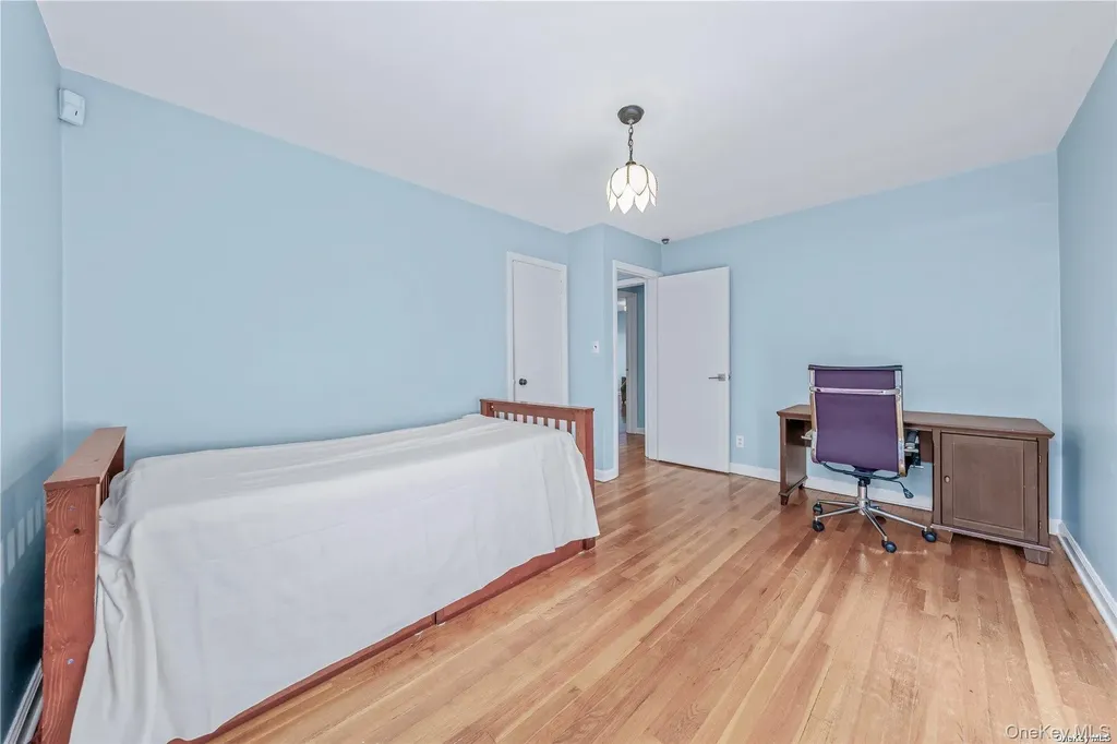 75 Hicks Lane Great Neck NY 11024