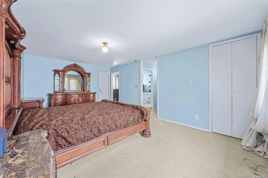 75 Hicks Lane Great Neck NY 11024