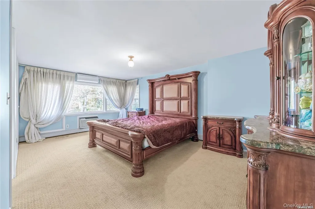 75 Hicks Lane Great Neck NY 11024