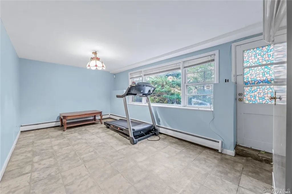 75 Hicks Lane Great Neck NY 11024