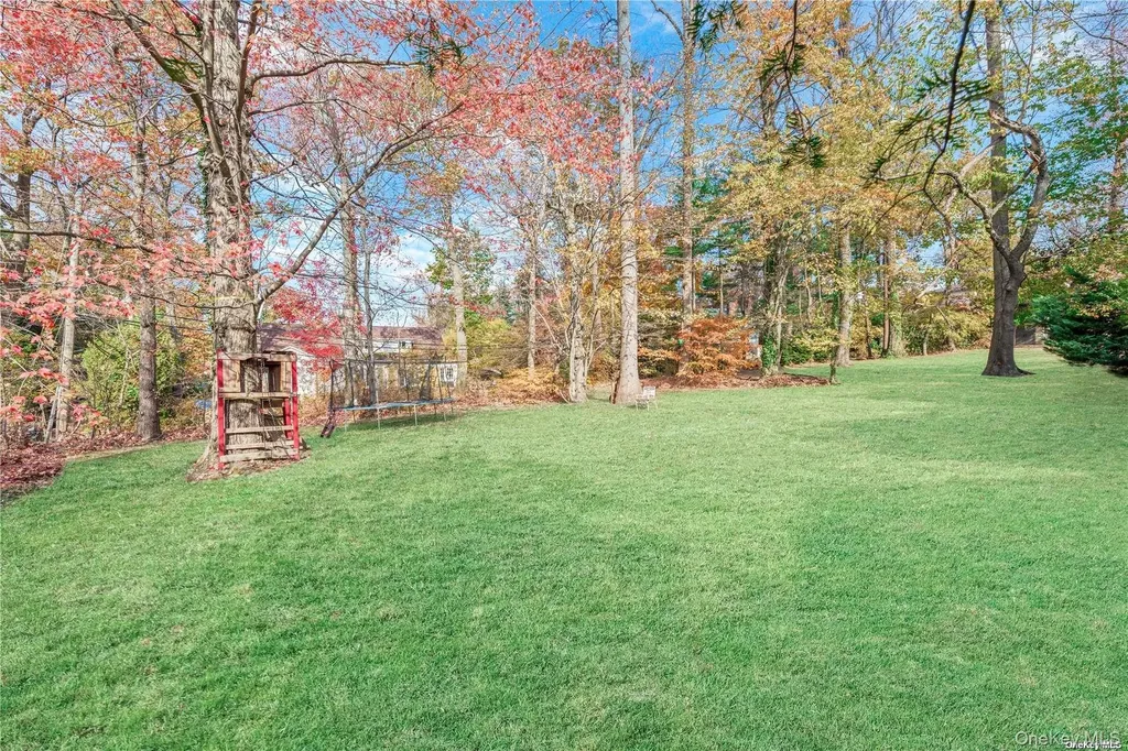 75 Hicks Lane Great Neck NY 11024