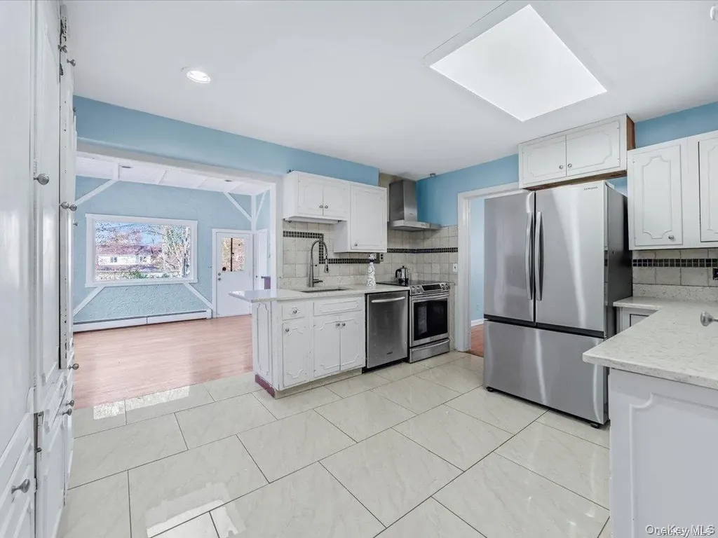 75 Hicks Lane Great Neck NY 11024
