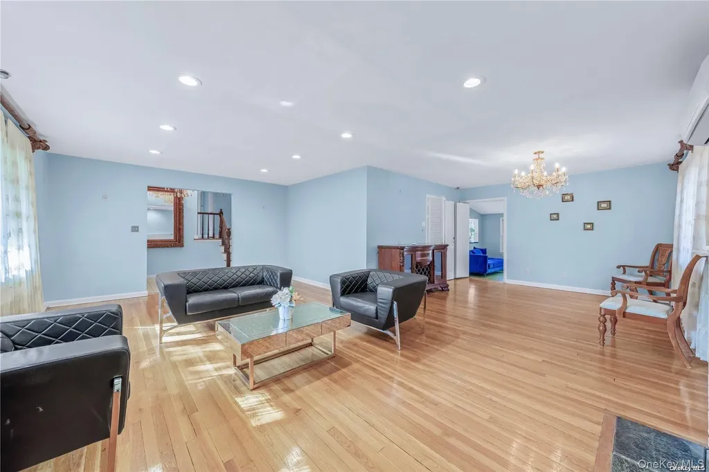 75 Hicks Lane Great Neck NY 11024