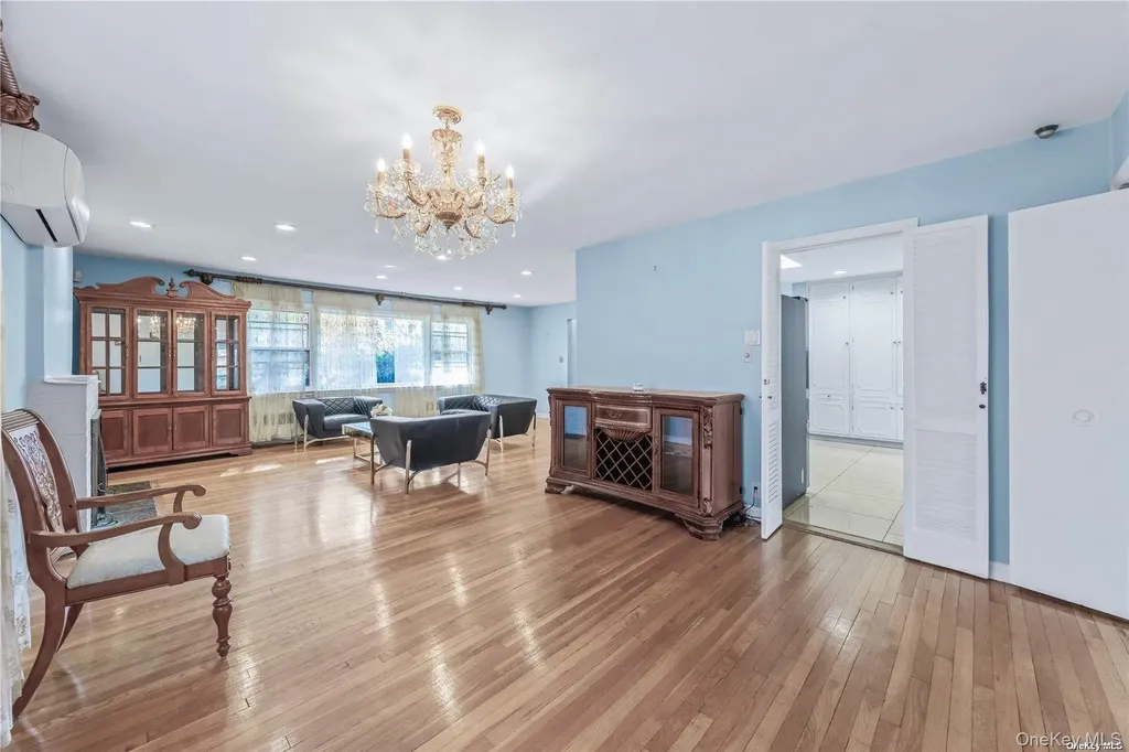 75 Hicks Lane Great Neck NY 11024