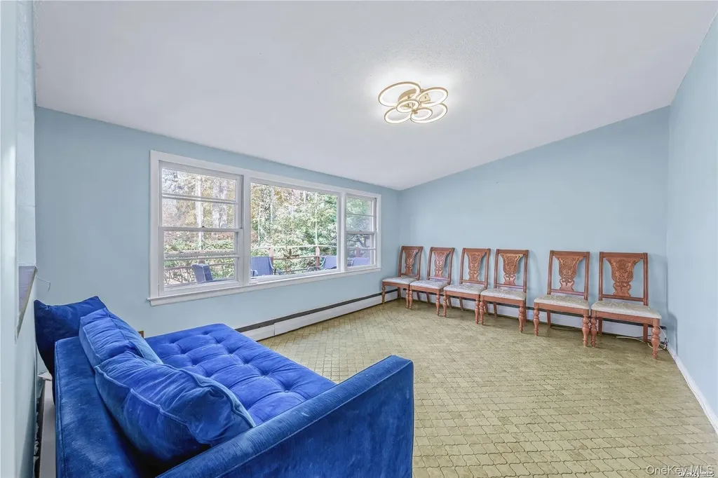75 Hicks Lane Great Neck NY 11024