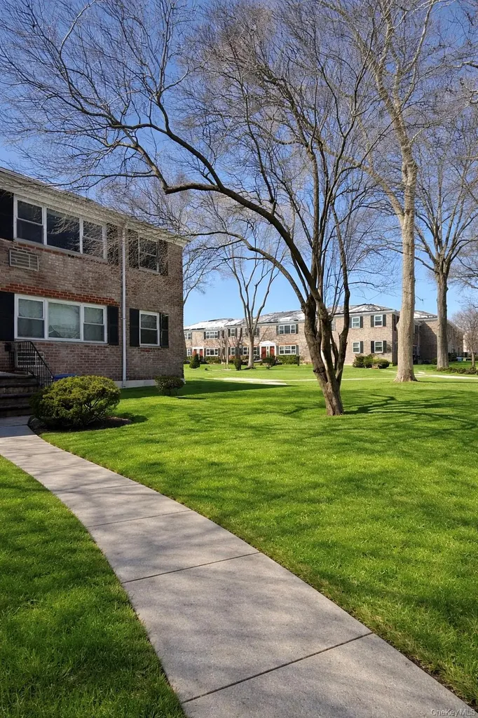 6758 152 Street Flushing NY 11367