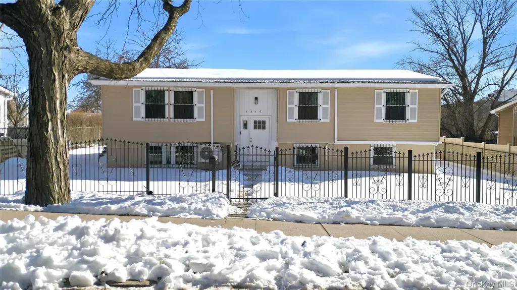1510 Crotona Park E Bronx NY 10460