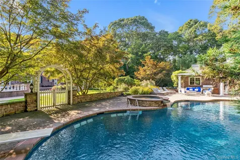 11 Danton Lane N Lattingtown NY 11560