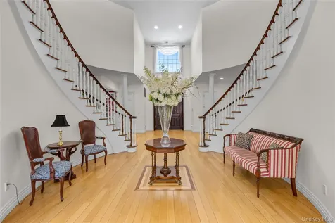 11 Danton Lane N Lattingtown NY 11560
