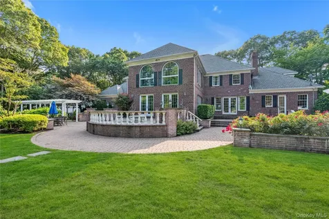 11 Danton Lane N Lattingtown NY 11560