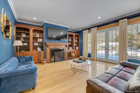 11 Danton Lane N Lattingtown NY 11560